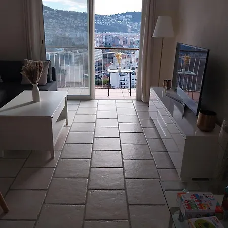 4 Pieces Avec Vue Et Stationnement Prive A Apartmán