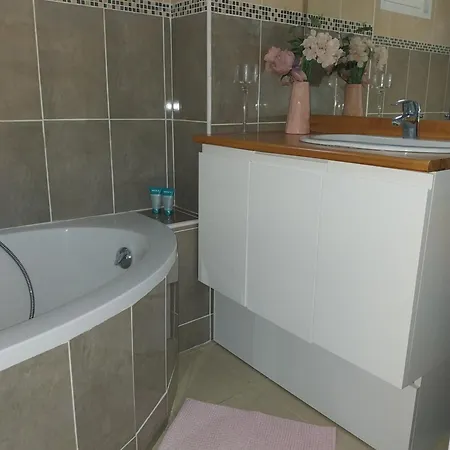 Lejlighed 4 Pieces Avec Vue Et Stationnement Prive A *