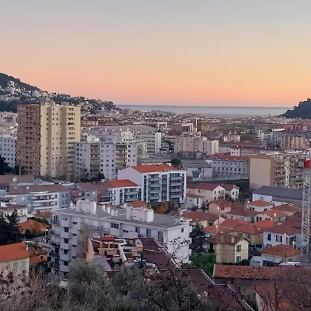 4 Pieces Avec Vue Et Stationnement Prive A Appartement *