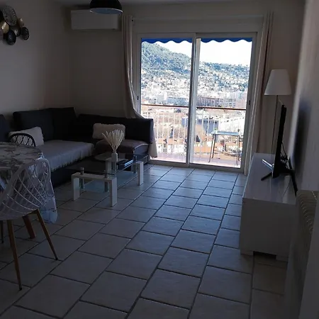 4 Pieces Avec Vue Et Stationnement Prive A * Nizza